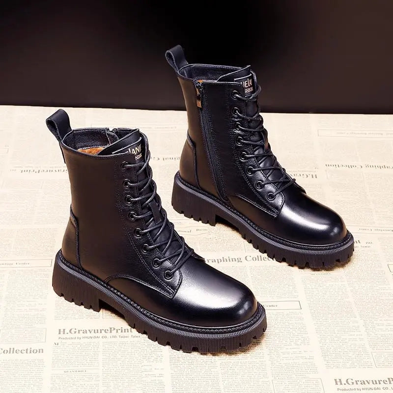 HERA | Stylish black winter boots 